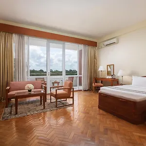 https://inya-lake.yangonhotels.org